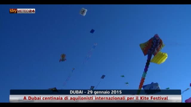 Dubai, Kite Festival: centinai di aquilonisti internazionali