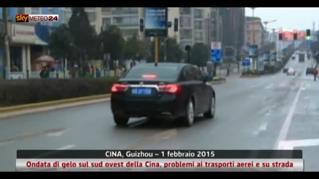 Cina, gelo causa blocco dei trasporti aerei e su strada