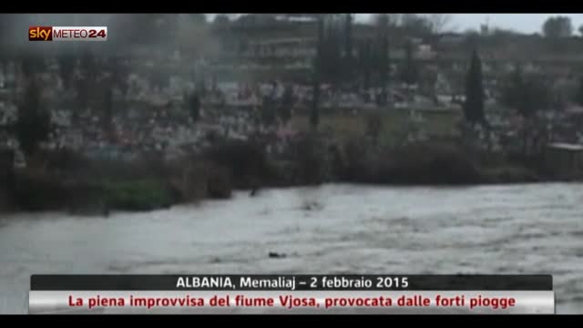 Albania, maltempo: la piena improvvisa del fiume Vjosa