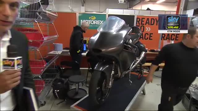 Moto3, la KTM prende vita: il dietro le quinte in officina