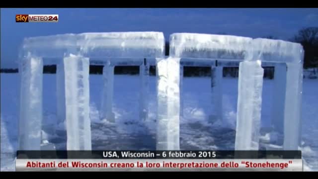 Il monumento Stonehenge ricostruito con il ghiaccio