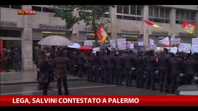 Lega, Salvini contestato a Palermo