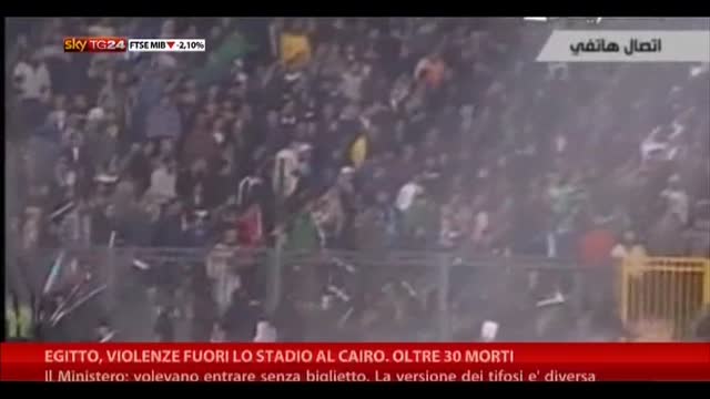 Egitto, scontri allo stadio del Cairo. Bilancio di 30 morti