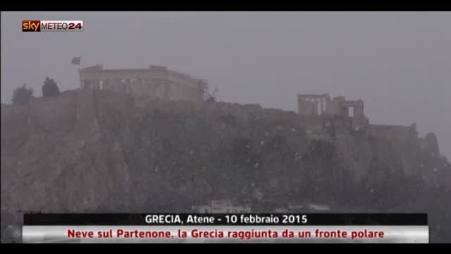 Neve sul Partenone, la Grecia raggiunta da un fronte polare
