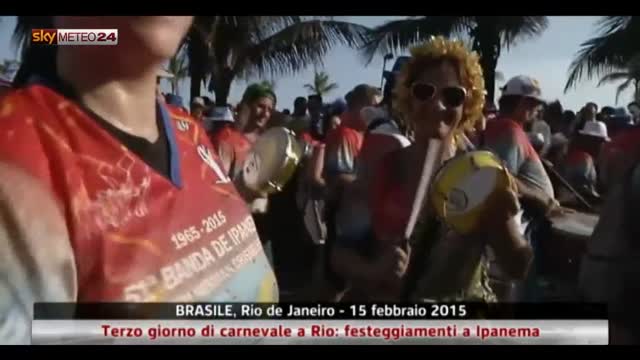 Secondo giorno di carnevale a Rio: festeggiamenti a Ipanema
