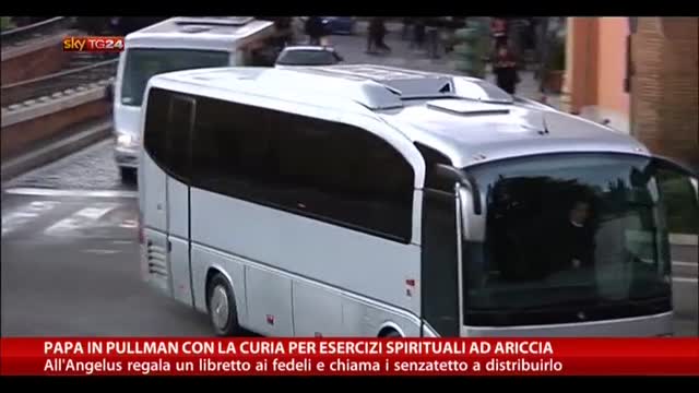 Papa in pullman con Curia per esercizi spirituali ad Ariccia