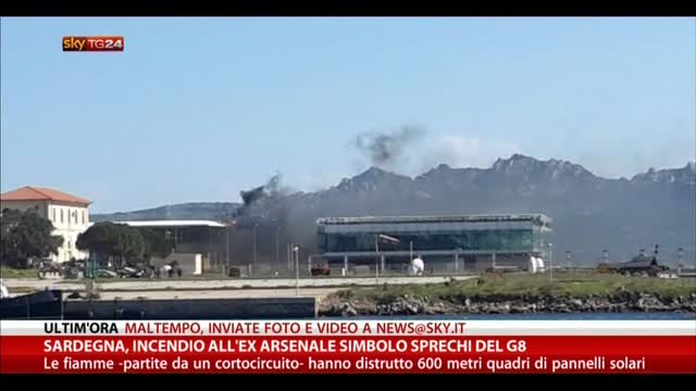Sardegna, incendio all'ex arsenale simbolo sprechi del G8