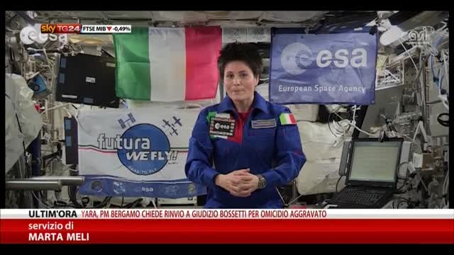 La bandiera di Wefly!Team con Futura in orbita sulla ISS