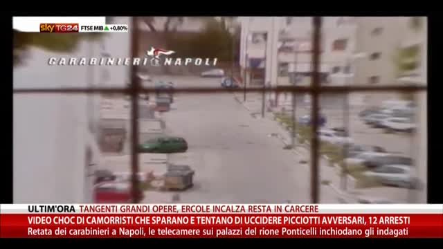 Video choc di camorristi che sparano per uccidere avversari