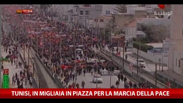 Tunisi, in migliaia in Piazza per la marcia della pace