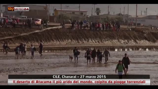 Cile, si scava tra fango dopo alluvione che ha colpito Paese