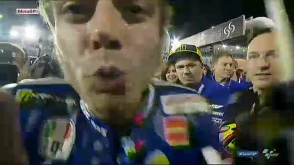 GP Qatar, Valentino Rossi vince e bacia la telecamera