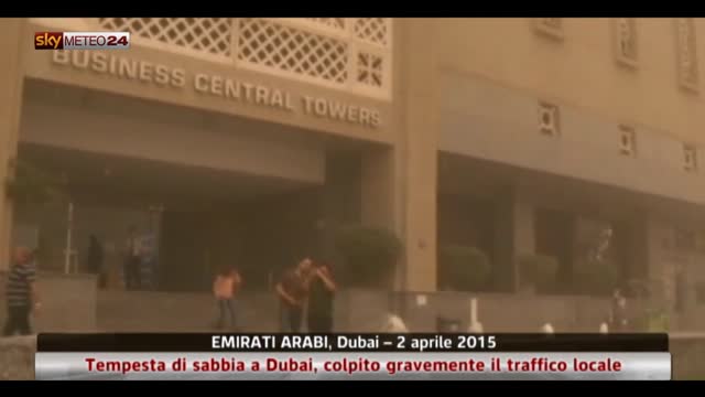 Tempesta di sabbia a Dubai, colpito il traffico locale