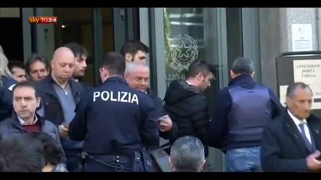 Milano, spari in tribunale: 3 morti, killer arrestato