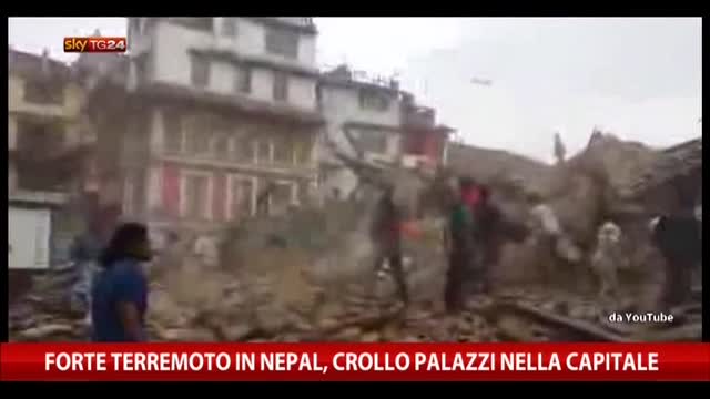 Forte terremoto in Nepal, crollo palazzi nella capitale