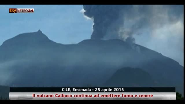 Cile, il vulcano Calbuco continua ad emettere fumo e cenere