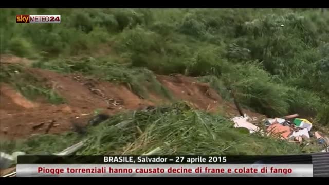 Brasile, piogge torrenziali causano frane e colate di fango