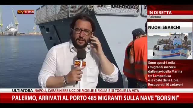 Palermo, arrivati al porto 485 migranti sulla nave "Borsini"