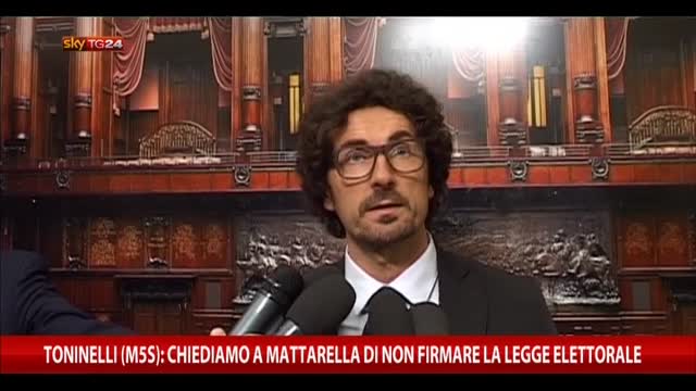 Toninelli: chiediamo a Mattarella di non firmare l'Italicum