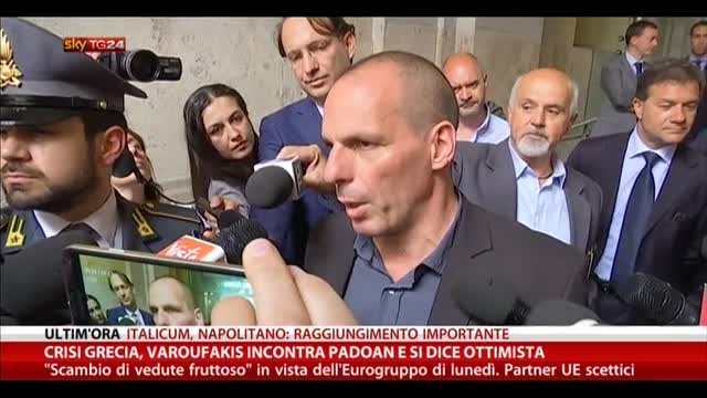 Crisi Grecia, Varoufakis incontra Padoan e si dice ottimista