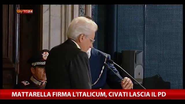 Mattarella firma l'Italicum, Civati lascia il PD