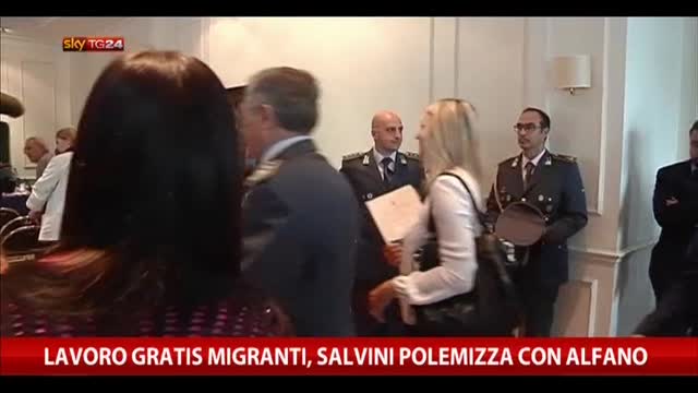 Lavoro gratis migranti, Salvini polemizza con Alfano