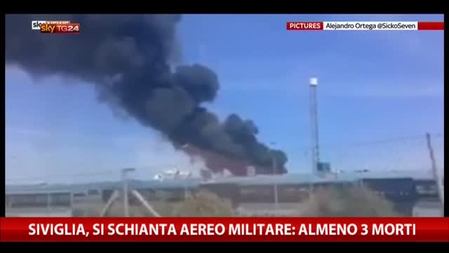 Siviglia, si schianta aereo militare: almeno 3 morti