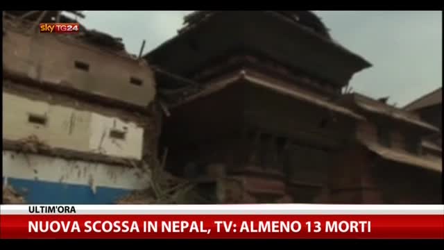 Nuova scossa in Nepal, Tv: almeno 13 morti