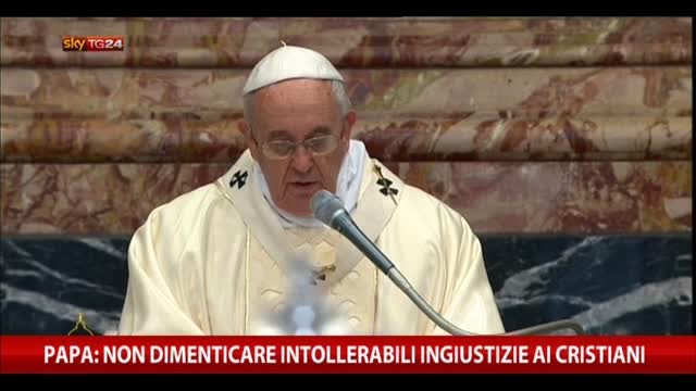 Papa: non dimenticare intollerabili ingiustizie a cristiani