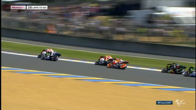 Le Mans, partenza da brivido: il contatto Iannone-Marquez