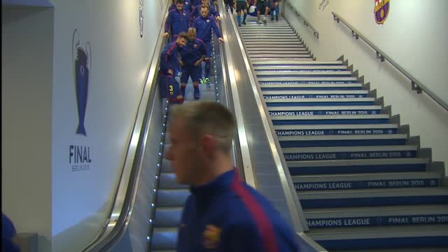 Ingresso: scale per la Juve, scale mobili per il Barça