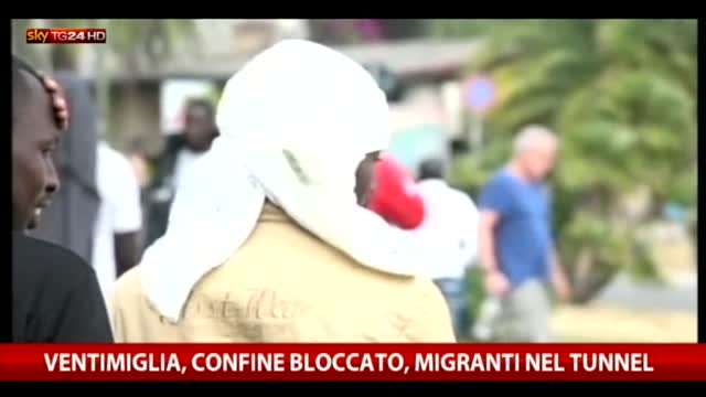 Ventimiglia: frontiera bloccata, migranti occupano tunnel 