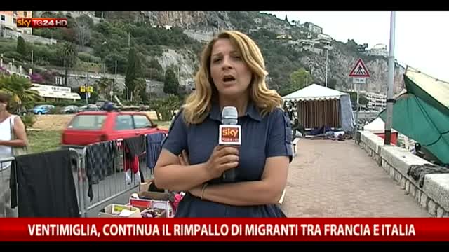 Ventimiglia, migranti ancora sugli scogli