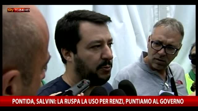 Salvini da Pontida: la ruspa la uso per Renzi