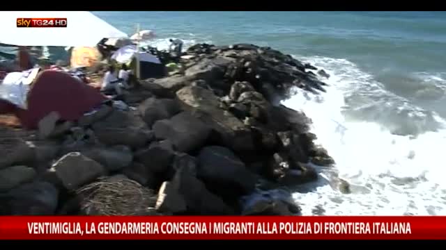 Ventimiglia, gendarmeria respinge i migranti