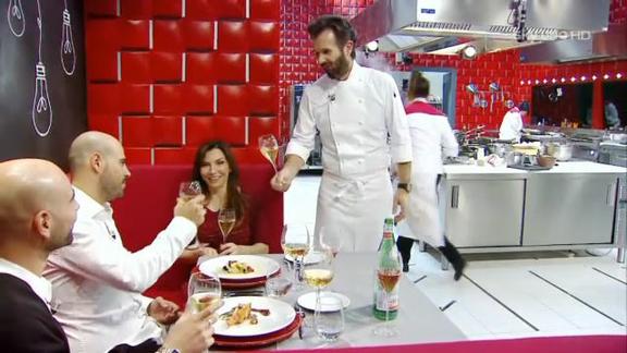 Ciro e Donna Imma brindano a Hell's Kitchen