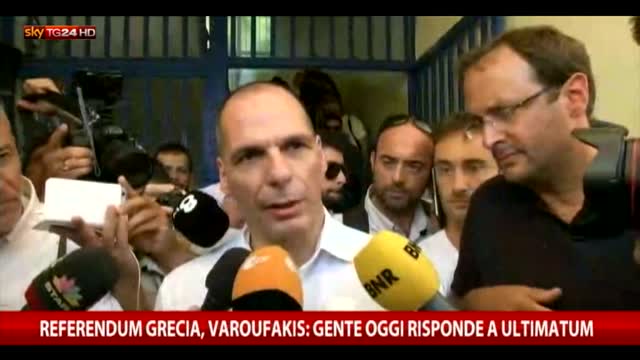Varoufakis: "Gente oggi risponde a ultimatum"