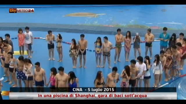 In Cina gara di baci sott'acqua 