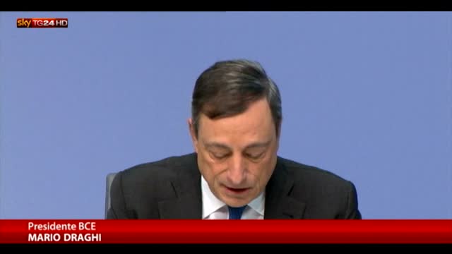 Draghi: "Presupposto Bce è che Atene resti nell'Euro"