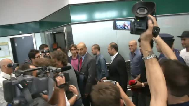 Luiz Adriano sbarca a Malpensa, è pronto per il Milan