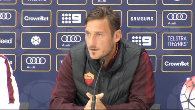 Roma, Totti: "Dzeko, top player. Spero arrivi"