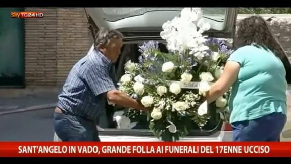 Pesaro, grande folla ai funerali del 17enne ucciso