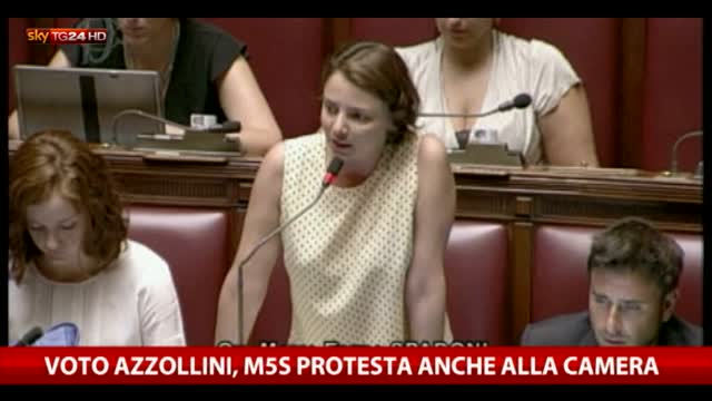 Il Senato salva Azzollini, protesta del M5S: fate schifo 