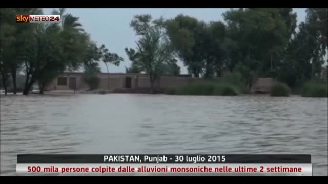 Piogge monsoniche causano alluvioni in Pakistan
