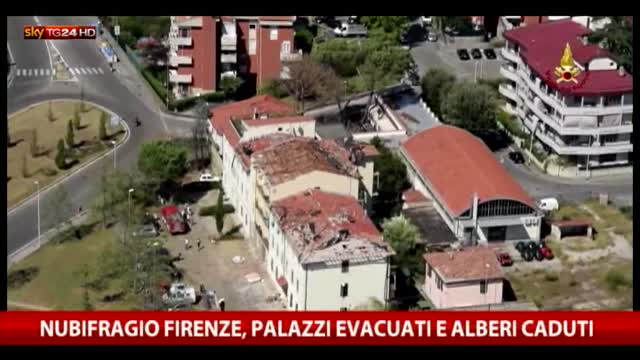 Nubifragio Firenze, la città conta i danni 