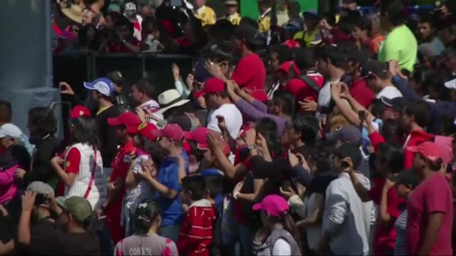 Ferrari, una giornata in Messico: la Rossa si esibisce