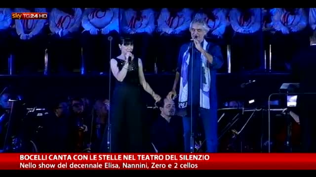Bocelli canta con le stelle nel Teatro del silenzio