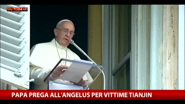 Papa prega all'angelus per le vittime di Tianjin