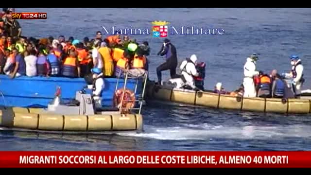 Migranti, 40 morti asfissiati su un barcone 