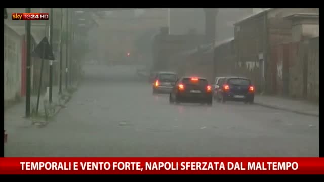 Temporali e vento forte, Napoli sferzata dal maltempo